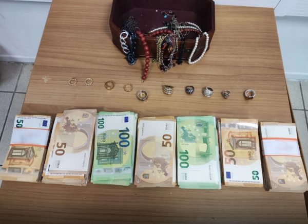 Πιερία: Οικιακή βοηθός ξάφριζε ηλικιωμένη επί μήνες – Πάνω από 150.000 η λεία της