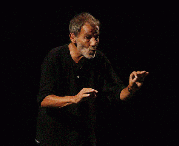 Σταύρος Ξαρχάκος: Μια γριά χοντρομπαλού