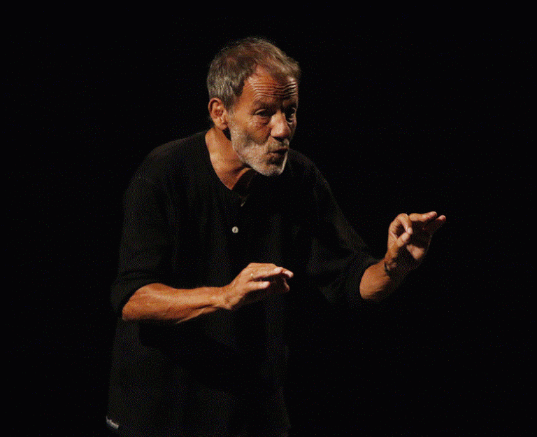 Σταύρος Ξαρχάκος: Μια γριά χοντρομπαλού