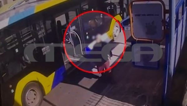 Κορωπί: Προσχεδιασμένη η επίθεση του 51χρονου με το κατσαβίδι – Τι ανέφερε σε ιδιόχειρο σημείωμα