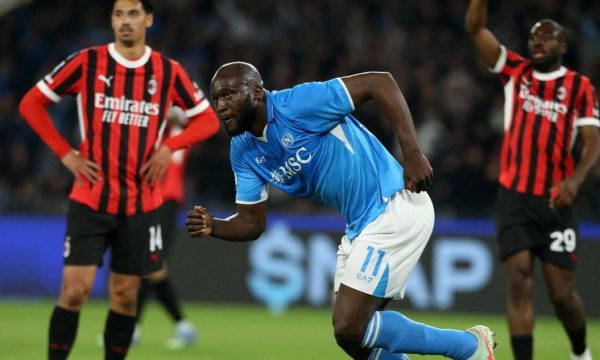 Νάπολι – Μίλαν 2-1: Πήρε το ντέρμπι και έμεινε στο κόλπο για τον τίτλο
