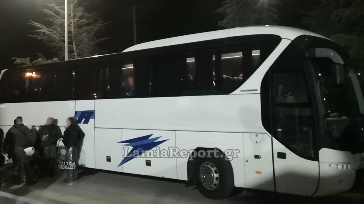 Λαμία: Εντοπίστηκαν τα δύο λεωφορεία με τους οπαδούς ΠΑΟΚ που συμμετείχαν στα επεισόδια στην εθνική οδό