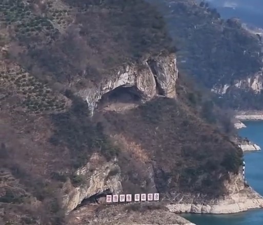 Ένα βουνό στην Κίνα έγινε viral επειδή… μοιάζει με κουτάβι