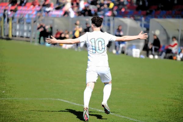 Μανολάτσε: Σοκ με 19χρονο ποδοσφαιριστή – Πέθανε ενώ έπασχε από άγνωστη ασθένεια (pic)