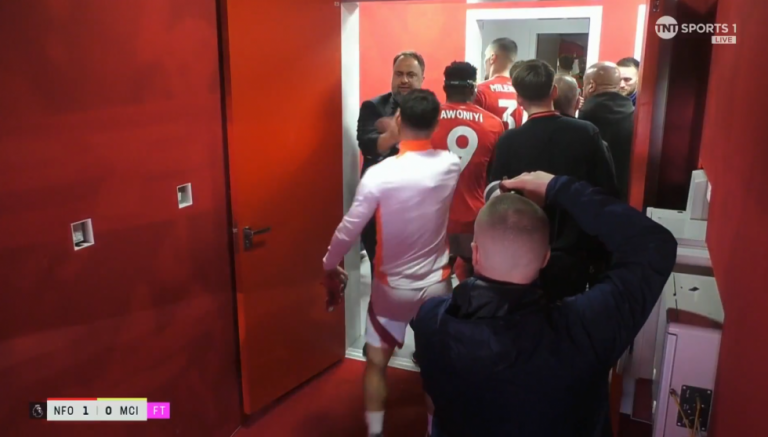 Πανευτυχής ο Βαγγέλης Μαρινάκης μετά τον θρίαμβο της Νότιγχαμ: Οι πανηγυρισμοί και τα συγχαρητήρια στους παίκτες (vids)