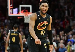 Τρομεροί Καβαλίερς, πέρασαν με ανατροπή από τη Βοστώνη και 40αρα του Μίτσελ (123-116)