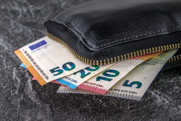 Κατώτατος μισθός: Στην τελική ευθεία για την ανακοίνωση της αύξησής του – Από πότε θα ισχύει