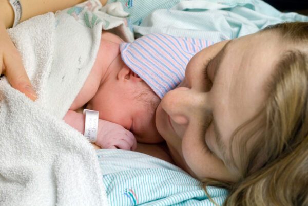 Κακές υπηρεσίες υγείας αυξάνουν τη θνησιμότητα στις νέες μητέρες