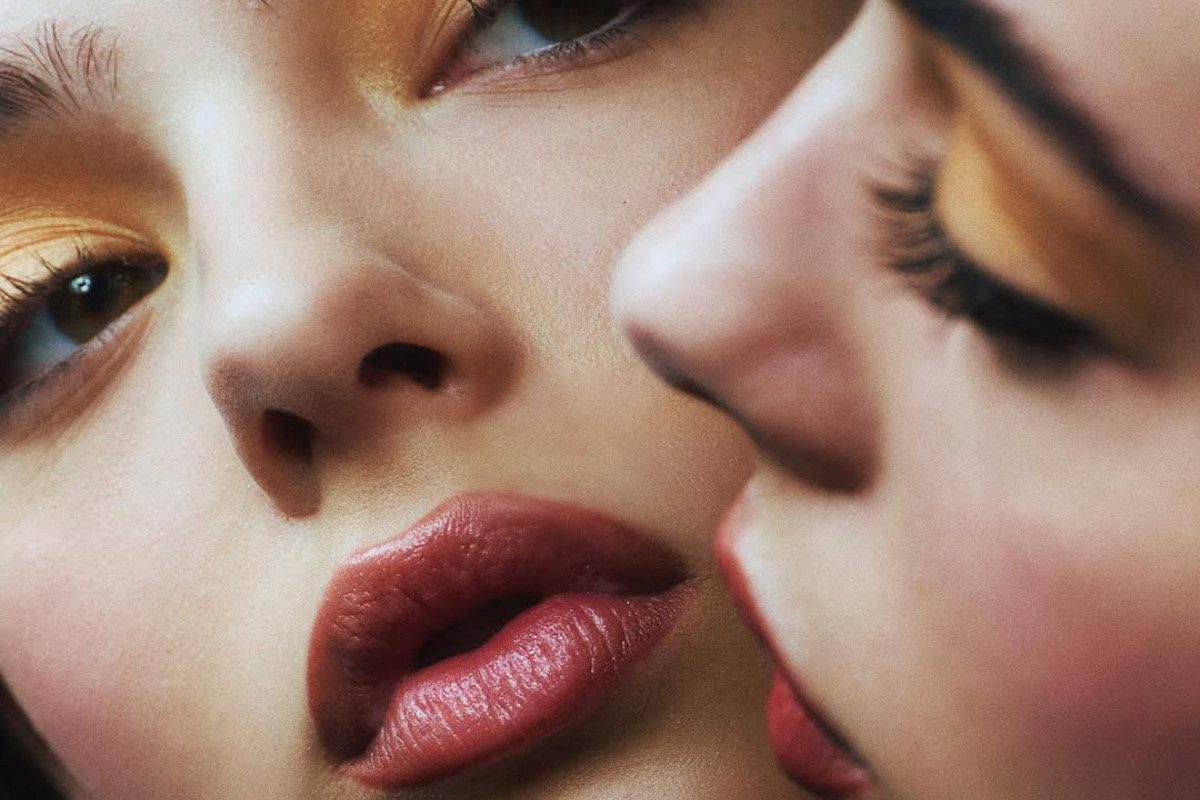 Μπελούτσι της Gen Z: Η Ντέβα Κασέλ, νέα Κλαούντια Καρντινάλε στο Γατόπαρδο του Netflix