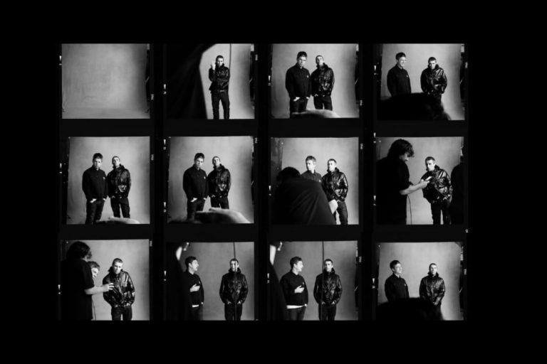 Ζεστό χρήμα: Τα αδέρφια Γκάλαχερ δεν μιλιούνται αλλά ετοιμάζουν ντοκιμαντέρ για το reunion των Oasis