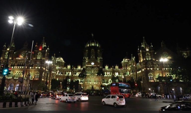 Ώρα της Γης: Στο σκοτάδι εμβληματικά μνημεία και κτίρια του πλανήτη