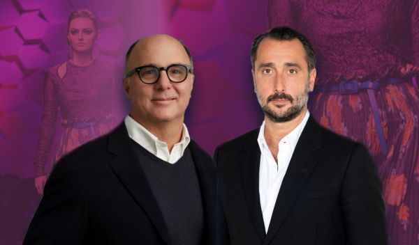 Πίσω από το ντιλ Prada-Versace που αλλάζει την αγορά – Οι κερδισμένοι και οι χαμένοι