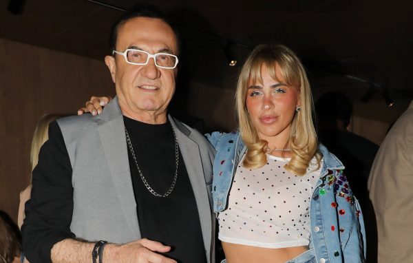 Λευτέρης Πανταζής – Κόνι Μεταξά: Μπαμπάς και κόρη χορεύουν το Imagine του Τζον Λένον