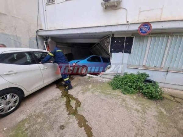 Πάτρα: Οδηγός παρέσυρε αυτοκίνητο και γκρέμισε καγκελόπορτα προσπαθώντας να… παρκάρει