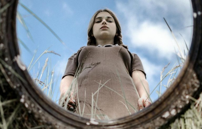 Μια συζήτηση με τον νεότερο εαυτό μας: Το νέο trend αυτοφροντίδας