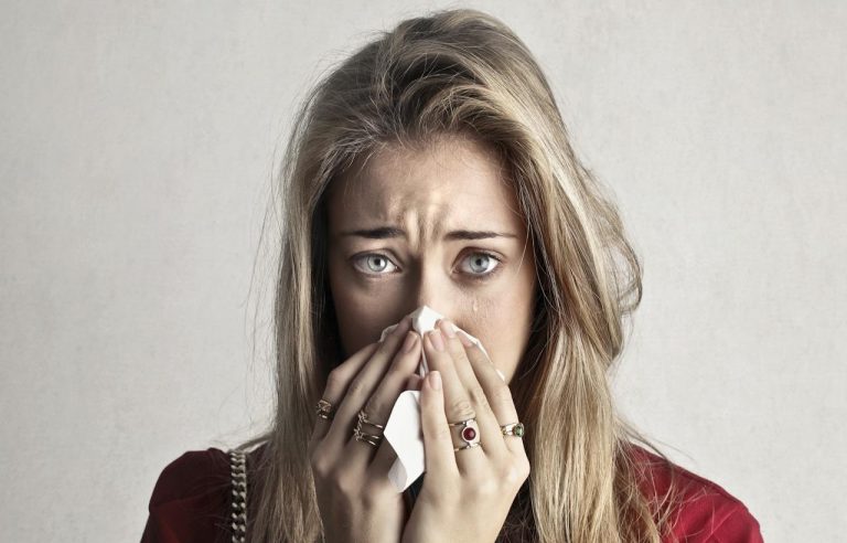 Στεναχώρια, ξέσπασμα ή χωρίς λόγο; Γιατί μας πιάνουν τα κλάματα