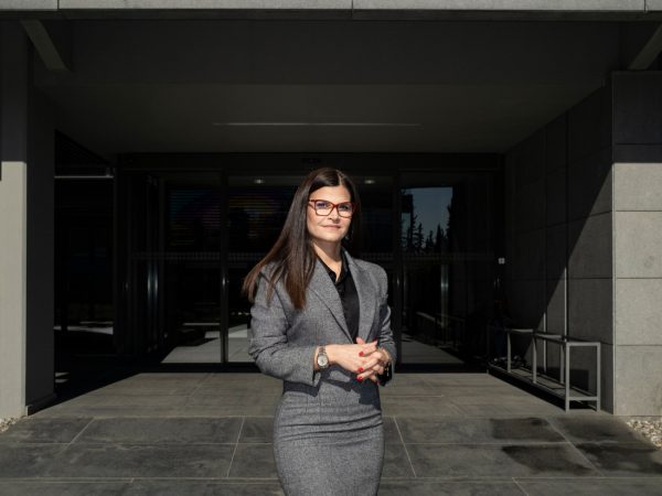 «Δεν υπάρχει κορυφή που δεν μπορεί να κατακτήσει μια γυναίκα» δηλώνει η CFO της ΜETLEN, Ελευθερία Κοντογιάννη