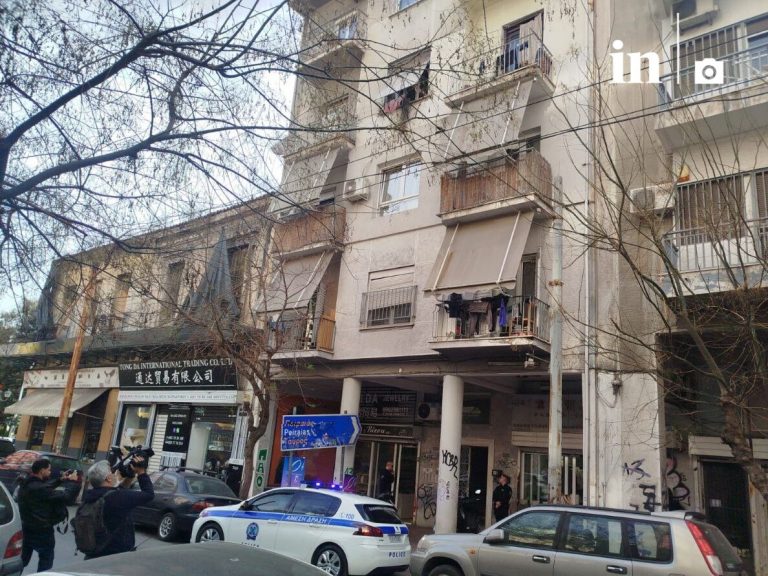 Ομόνοια: Φιάλη αζώτου είχε δίπλα του ο νεκρός τουρίστας – Τι λέει ο ιδιοκτήτης του διαμερίσματος που τον εντόπισε