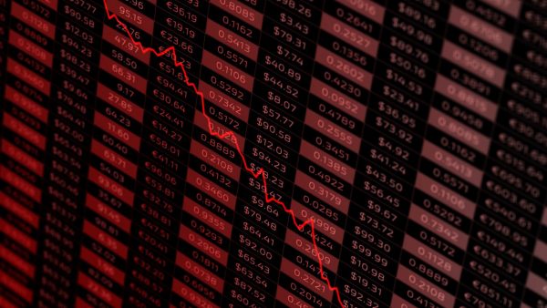 Προβληματισμός στις αγορές της Ευρώπης από τις νέες απειλές Τραμπ