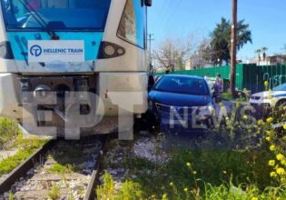 Πάτρα: Τρένο παρέσυρε όχημα που είχε σταθμεύσει πάνω στις σιδηροδρομικές γραμμές