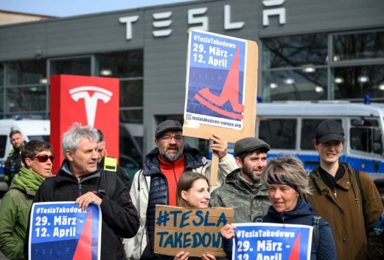 Το αντιαμερικανικό αίσθημα ανεβαίνει στην Ευρώπη, ο Τραμπ πυροδοτεί την οργή