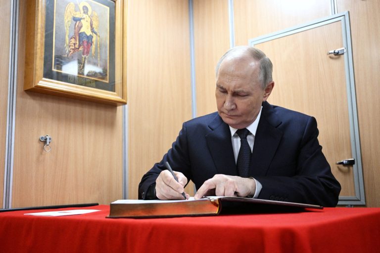 Έτοιμος για ειρήνη υπό προϋποθέσεις ο Πούτιν λέει το Bloomberg