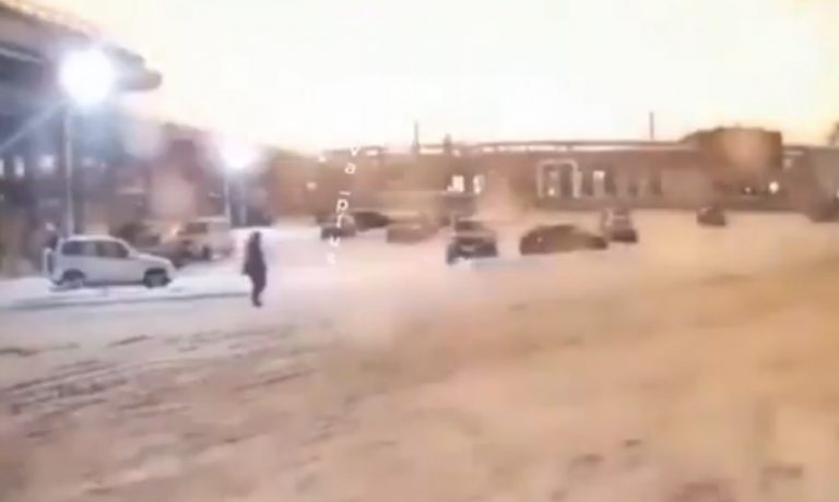 Ρωσία: Εκρήξεις και πυρκαγιά σε διυλιστήριο πετρελαίου στην πόλη Ουφά