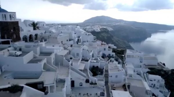 Κραυγή αγωνίας για τον τουρισμό της Σαντορίνης – Γιατί κινδυνεύει η έναρξη της σεζόν