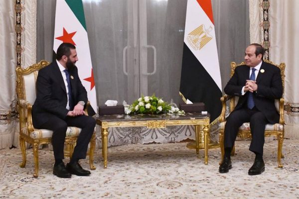 Αίγυπτος: Συνάντηση του προέδρου Σίσι με τον νέο ηγέτη της Συρίας αλ Σάρα