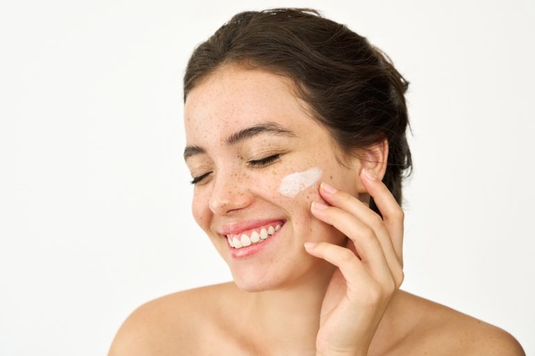 Self-tan και αντηλιακά: Τα προϊόντα που δεν πρέπει να λείπουν από το νεσεσέρ σας