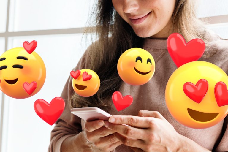 Τα αγαπημένα emojis των Ελλήνων: Από το «μπράβο» μέχρι τις καρδιές