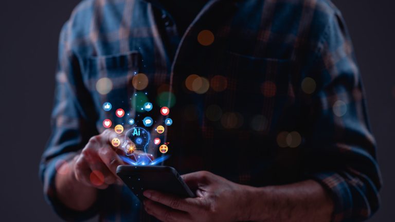 Προσοχή στα «αθώα» emoji – Ο κρυφός κώδικας που χρησιμοποιούν οι έφηβοι