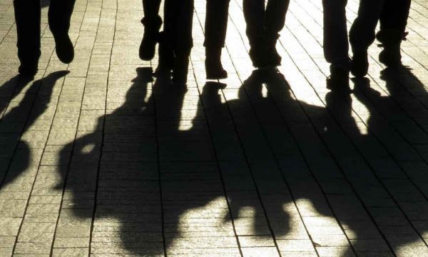 Συμμορία ανηλίκων λήστευε νεαρούς στην Καλλιθέα – Τέσσερις συλλήψεις