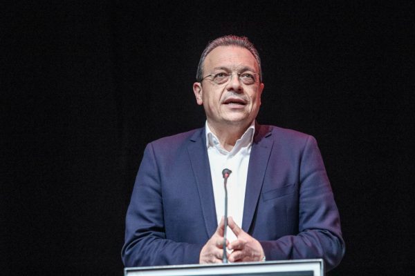 Επιτροπή «επανεκκίνησης» φτιάχνει ο Φάμελλος – Από ποιους θα αποτελείται