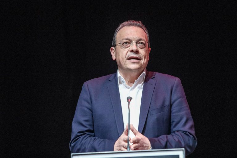 Επιτροπή «επανεκκίνησης» φτιάχνει ο Φάμελλος – Από ποιους θα αποτελείται