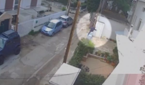 Νέο βίντεο ντοκουμέντο από τη δράση της σπείρας διαρρηκτών – Τι λέει θύμα της συμμορίας