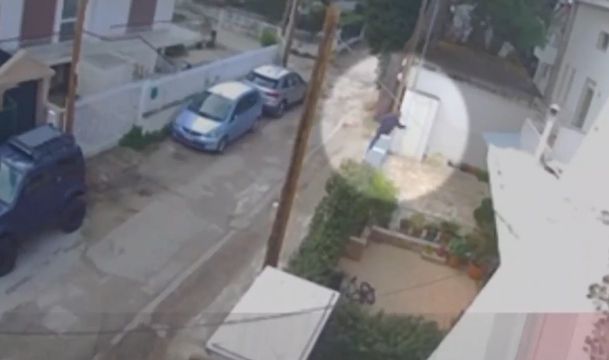 Νέο βίντεο ντοκουμέντο από τη δράση της σπείρας διαρρηκτών – Τι λέει θύμα της συμμορίας