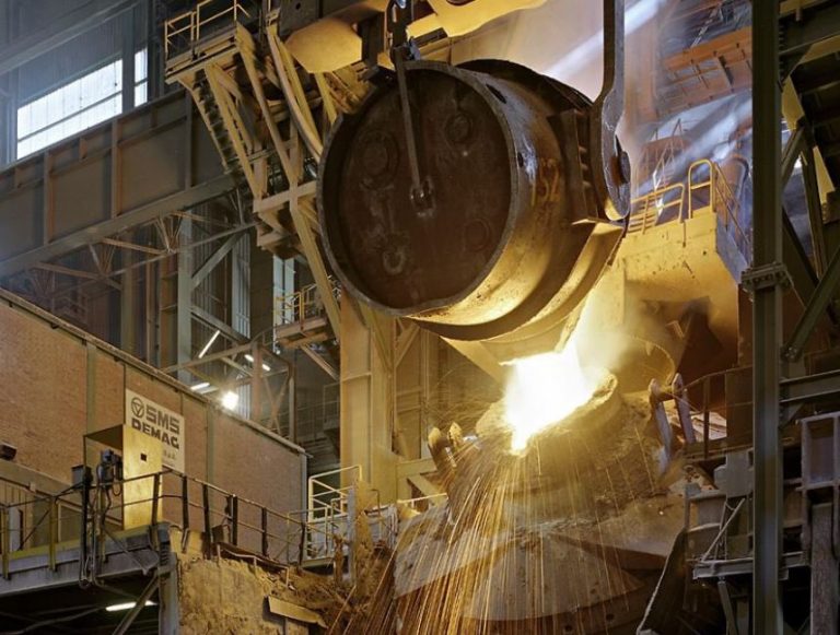 Σταθερή η βιομηχανική παραγωγή στις ΗΠΑ, έρχεται η καταιγίδα των δασμών