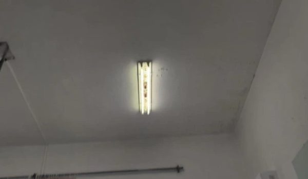 Ρέθυμνο: Επεσε το περίβλημα φωτισμού από το ταβάνι εν ώρα μαθήματος σε δημοτικό σχολείο