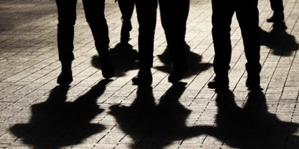 Καλλιθέα: Ανήλικοι επιτέθηκαν και λήστεψαν 18χρονο – Έξι προσαγωγές, στο νοσοκομείο το θύμα