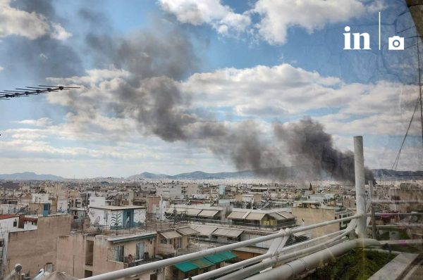 Βίντεο από τη φωτιά στον Ταύρο – Τεράστιος μαύρος καπνός σκέπασε την περιοχή