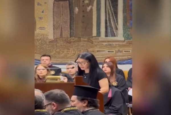 ΑΠΘ: Το πτυχίο παρέλαβαν οι γονείς της Κέλλυς Πορφυρίδου που σκοτώθηκε στα Τέμπη – Συγκίνησε η μητέρα της