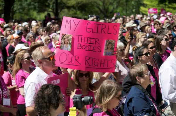 Τέξας: Μαία προφυλακίστηκε επειδή έκανε αμβλώσεις και αντιμετωπίζει έως 20 χρόνια κάθειρξη