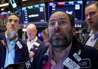 Sell off πανικού στη Wall Street, κατρακυλούν οι τεχνολογικές μετοχές