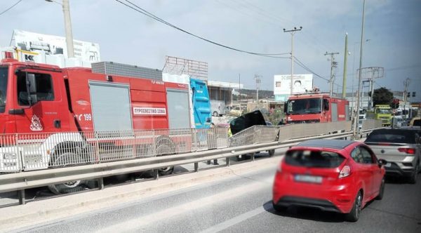 Κορωπί: Νεκρός ο οδηγός του ΙΧ που καρφώθηκε στις προστατευτικές μπάρες