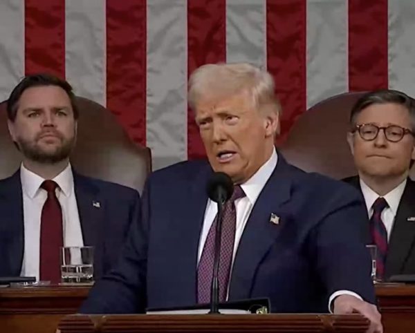 ΗΠΑ: Η «Αμερική επέστρεψε», διαβεβαιώνει ο Τραμπ ενώπιον του Κογκρέσου