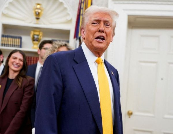 Οδηγός Economist για αποφυγή δασμών: Πώς τα παπούτσια έγιναν… παντόφλες