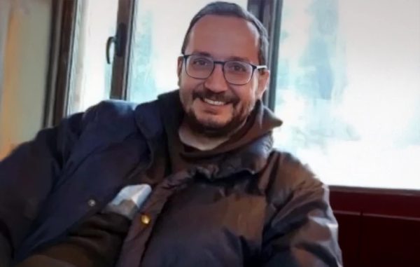 Συγκινεί η μητέρα του Βασίλη Καλογήρου: Τώρα είσαι στην πιο γλυκιά αγκαλιά, στην αγκαλιά της Μάνας όλων μας