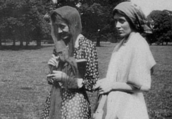 Ελεύθερος έρωτας, τέχνη και νοικοκυριό – Η Βανέσα Μπελ στη σκιά της αδερφής της, Βιρτζίνια Γουλφ