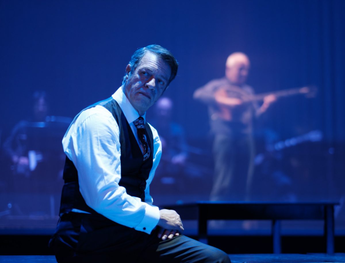 «Τα πήρες όλα κι έφυγες – Η ζωή του Στράτου Διονυσίου» – Παράταση παραστάσεων και μετά το Πάσχα